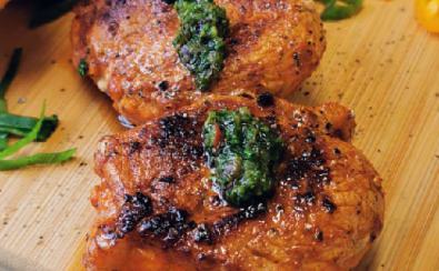 Filetspieß mit Chimichurri (argentinische Kräutersauce)